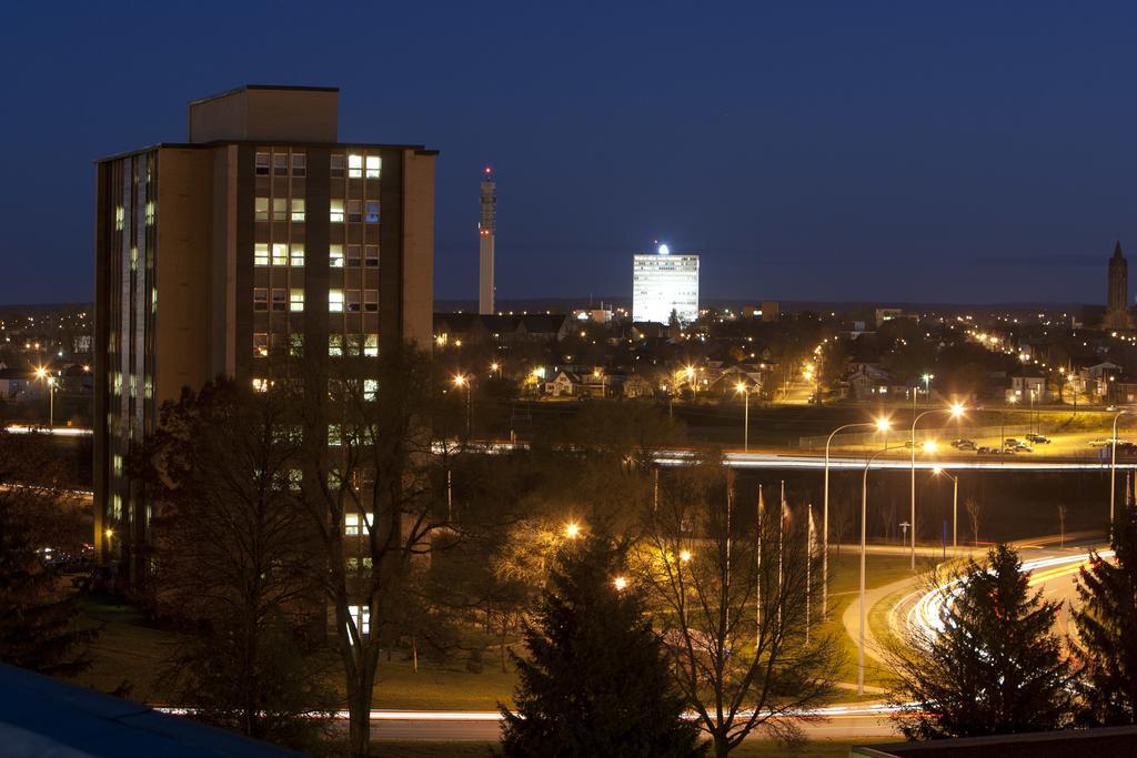 Universite De Монктън Екстериор снимка